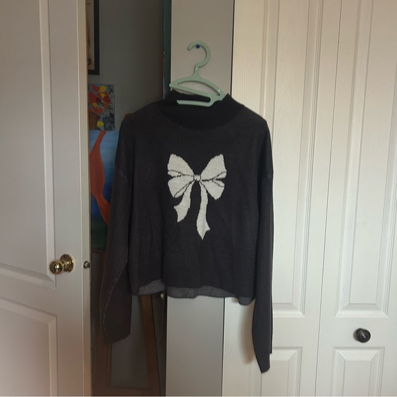 Urban Heritage Sweaters - Urban Heritage Charcoal Sweater with Cream Bow